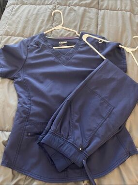 Scrubstar Navy V-Neck Scrub Top with Matching Drawstring Pants
